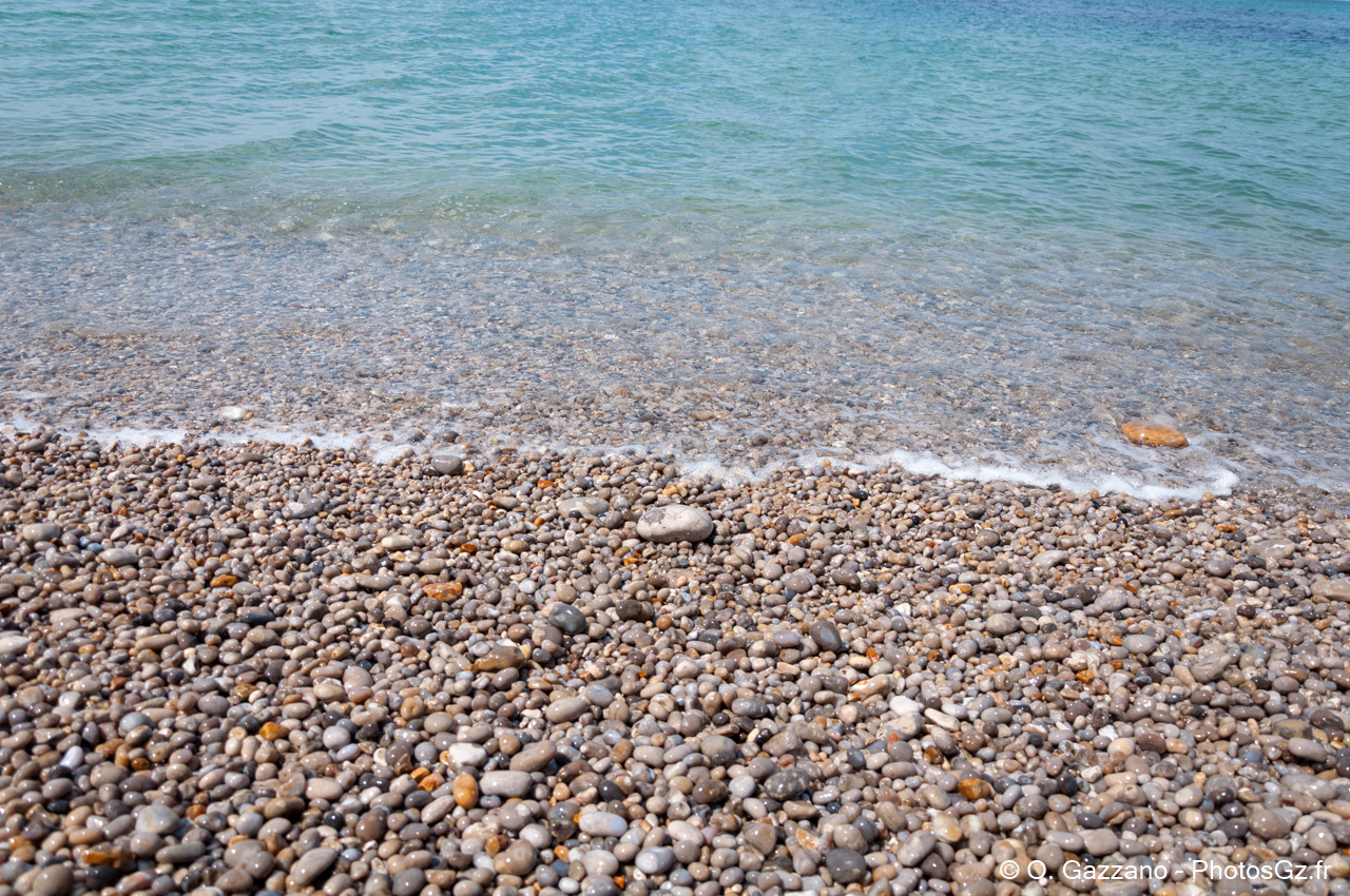 Plage de galets..Etretat, France - 11 mai 2018