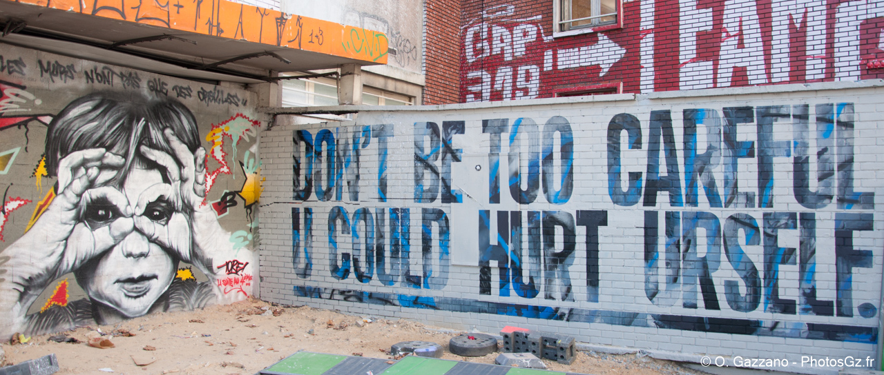 Immeuble tagué..Paris, France - 13 octobre 2013