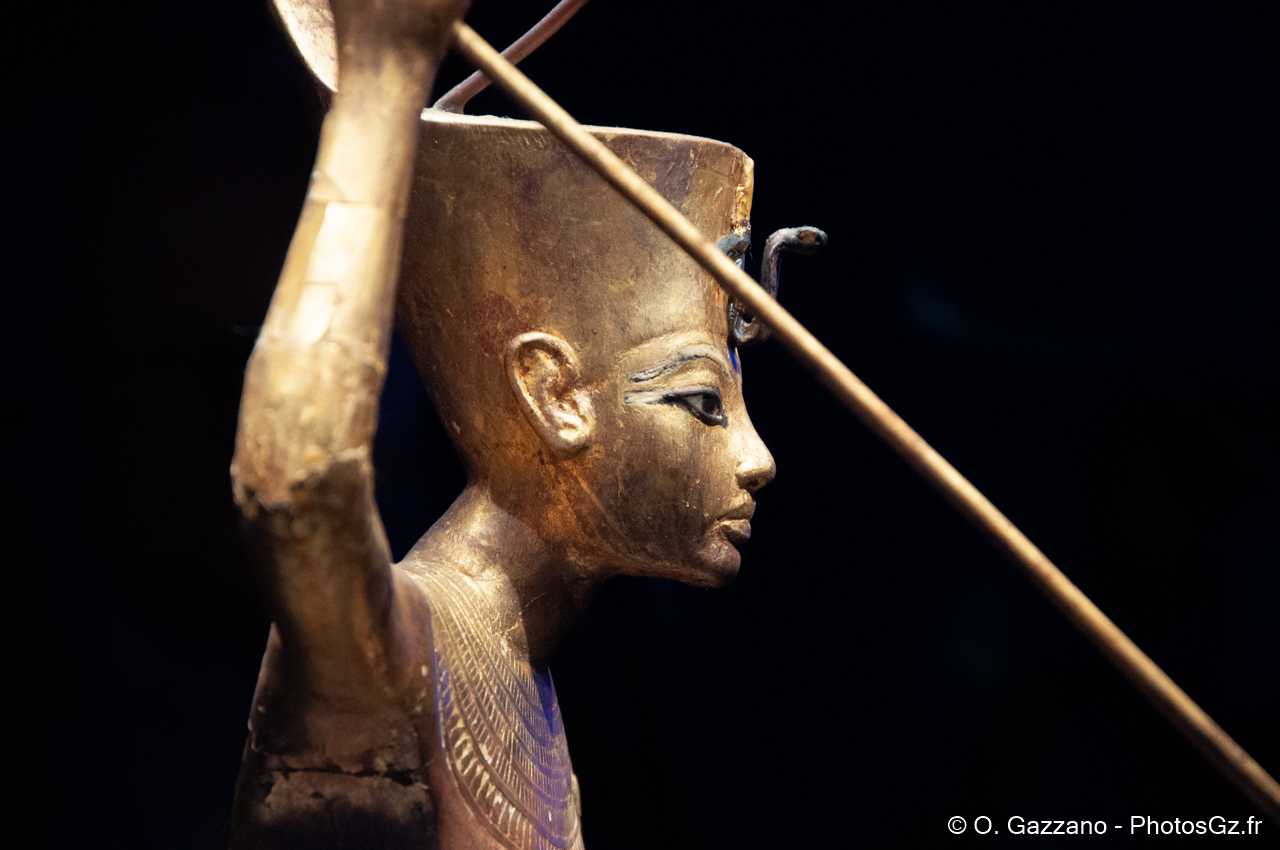 Statuette en bois doré de Toutânkhamon harponneur