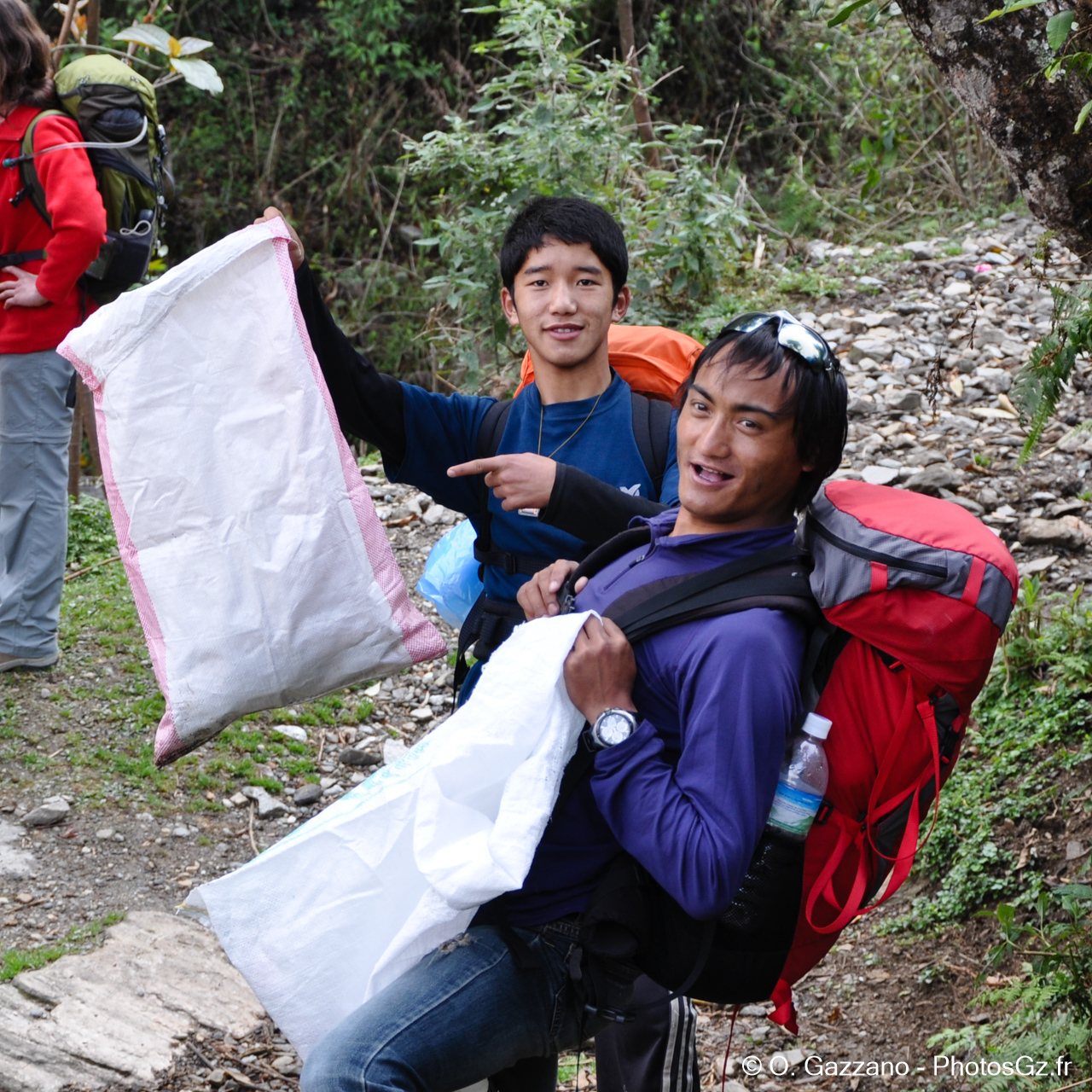 Ramassage des déchets par les guides de mon treck
