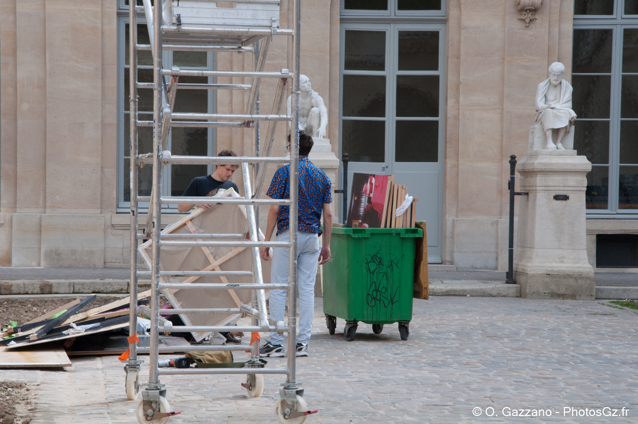 Les Beaux-Arts de Paris jettent des tableaux..Paris, France - 23 juin 2012