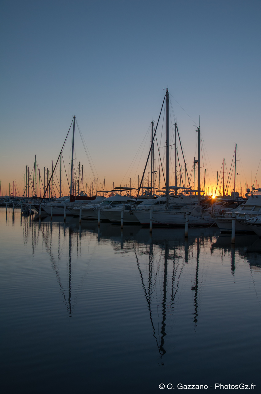 Coucher du soleil sur le port de la Grande Motte