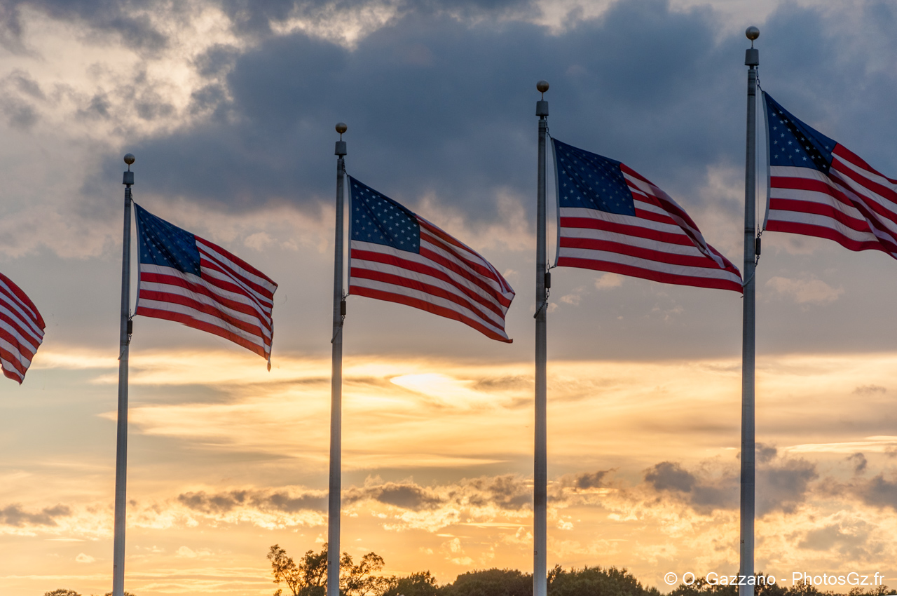 Coucher du soleil sous les drapeaux - Washington DC (photo HDR)